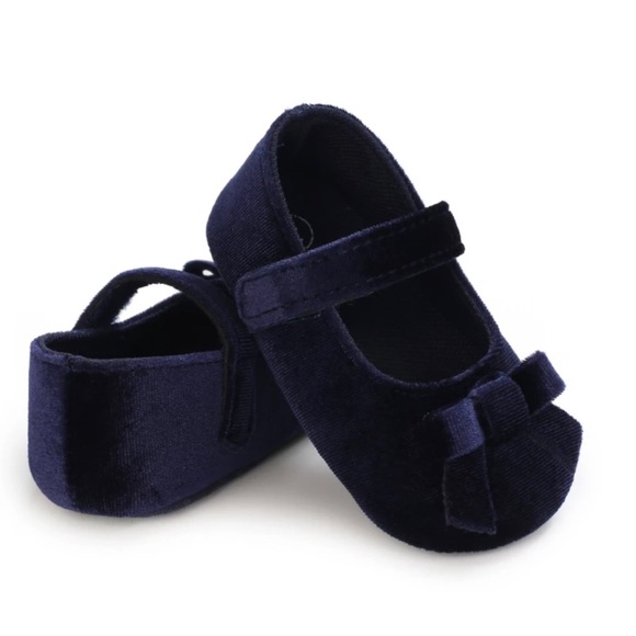 6-12 month baby’s shoes - Picture 1 of 7